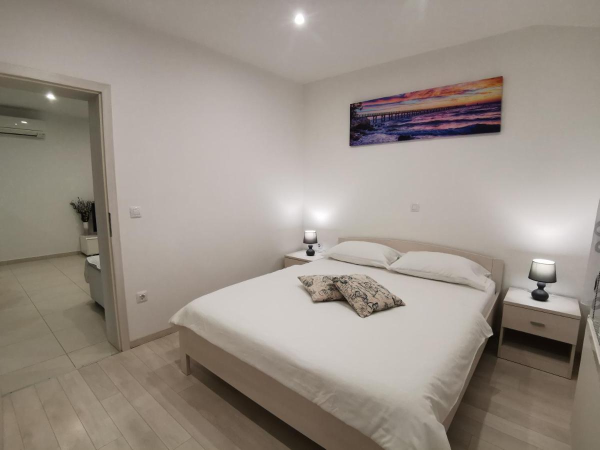 Apartment David Funtana Luaran gambar
